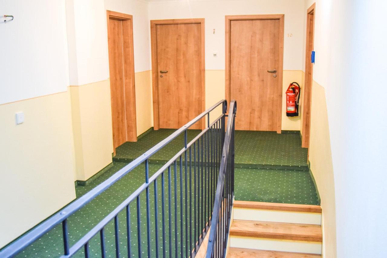 Hotel Gasthof Zum Loewen Фельбург Экстерьер фото